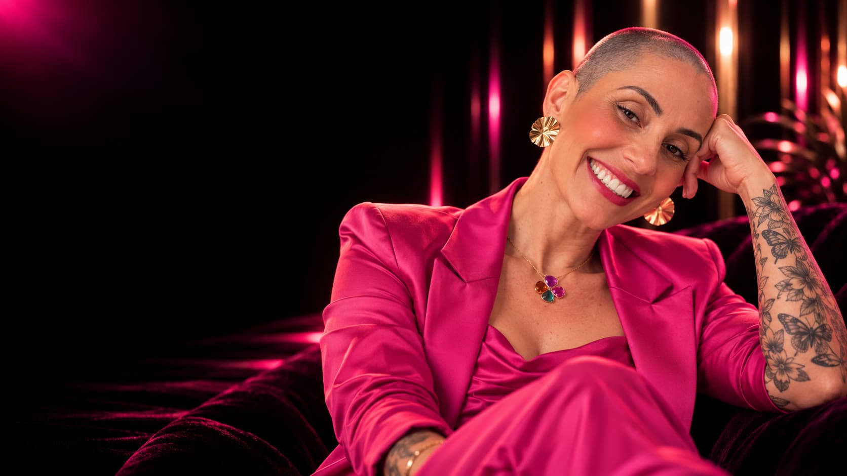 Ana Liz de terno pink